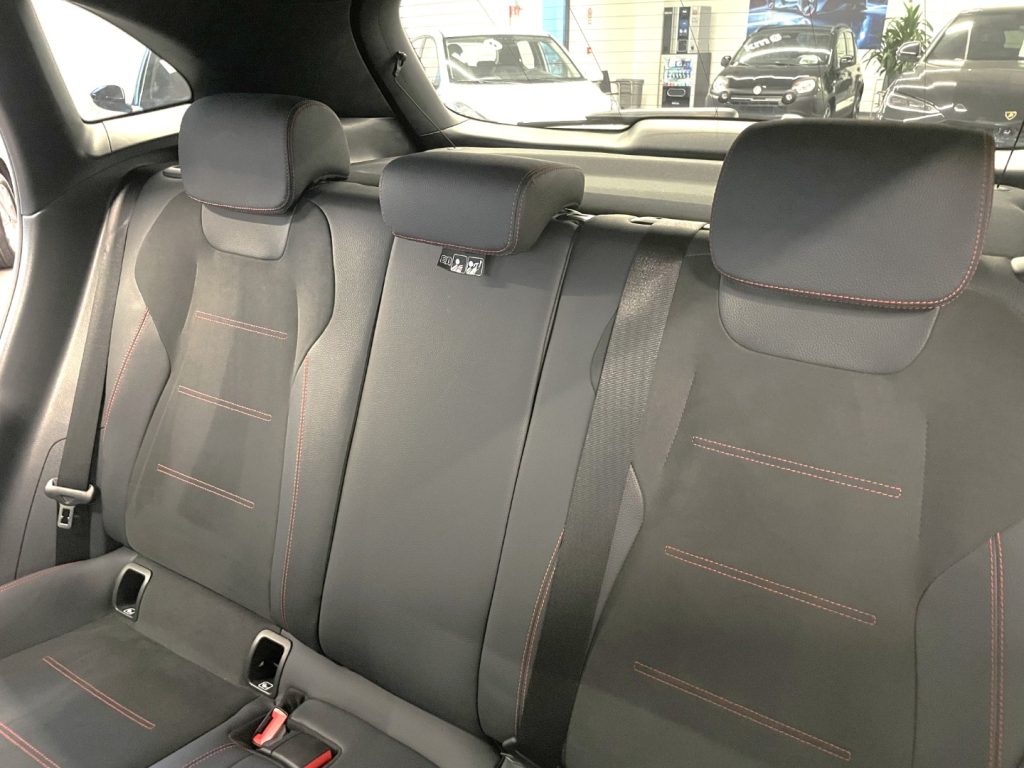 MERCEDES-BENZ GLA 200 2.0 d 150 CV AMG Premium - immagine 17
