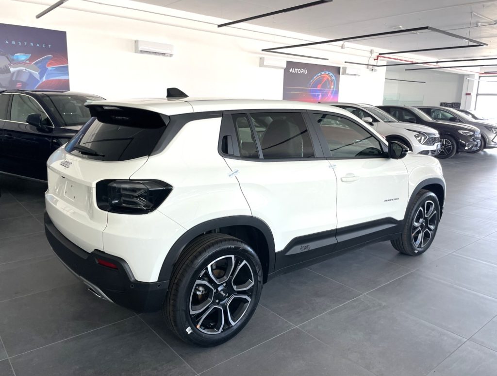 JEEP Avenger 1.2 Summit 110 CV MHEV DCT KM0 MY26 - immagine 16