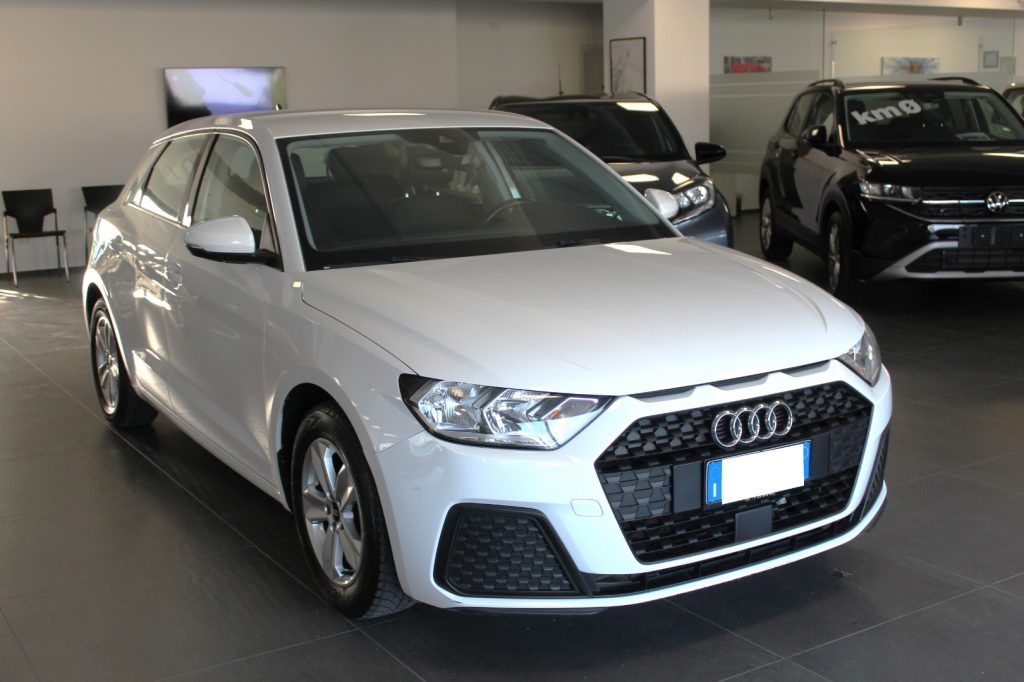 AUDI A1 SPB 1.0 TFSI 95 CV Identity Black