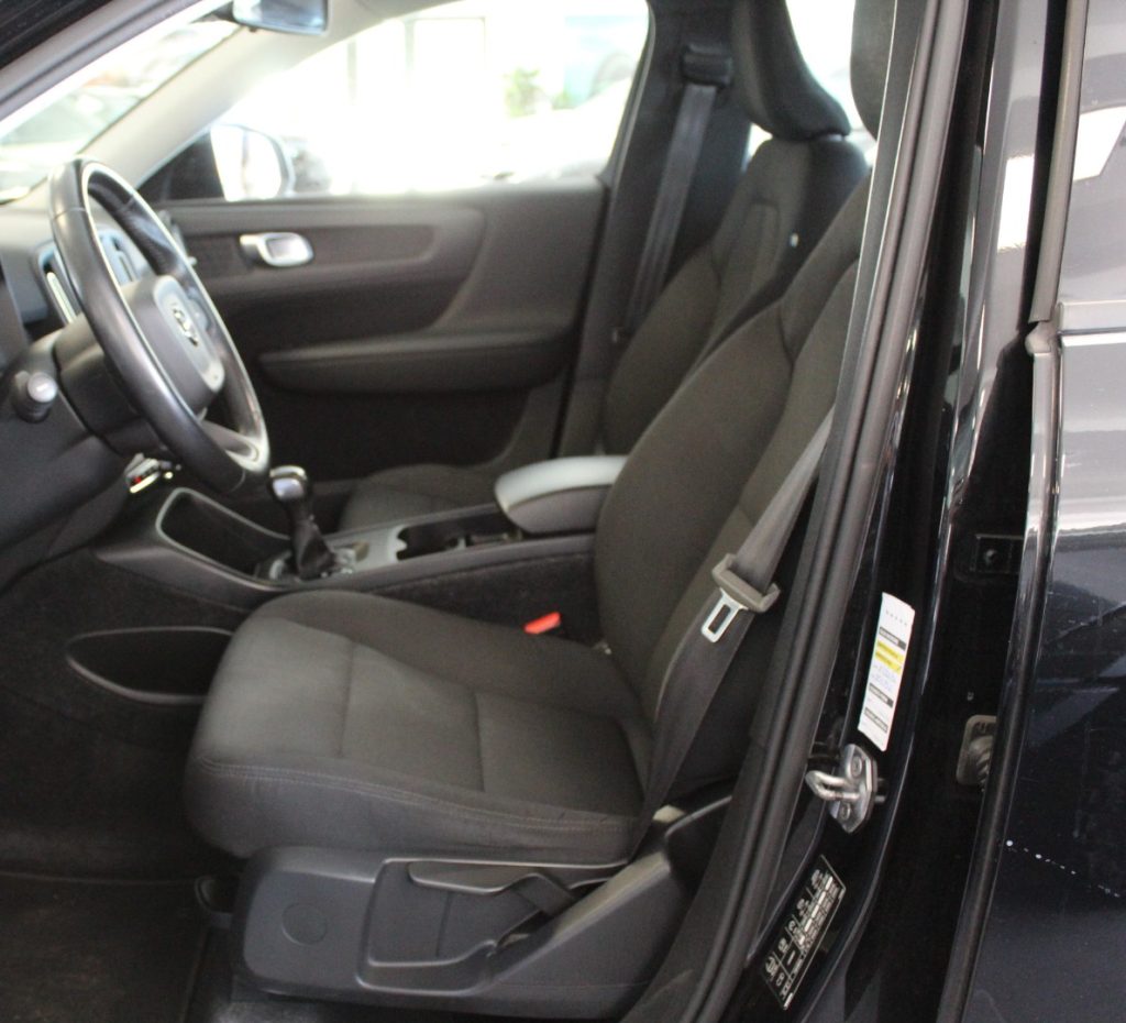 VOLVO XC40 2.0 D3 150 CV Momentum Pro - immagine 2