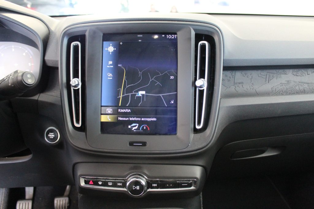 VOLVO XC40 2.0 D3 150 CV Momentum Pro - immagine 4