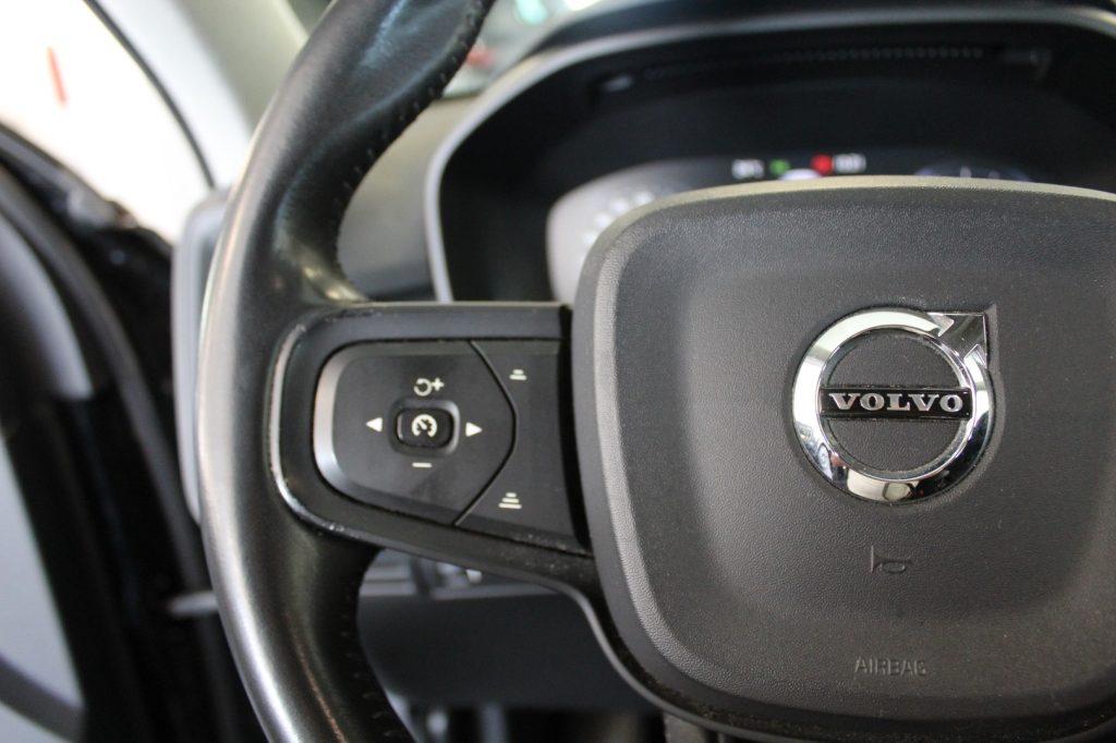 VOLVO XC40 2.0 D3 150 CV Momentum Pro - immagine 9
