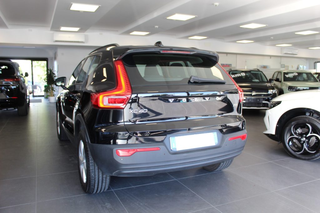 VOLVO XC40 2.0 D3 150 CV Momentum Pro - immagine 12