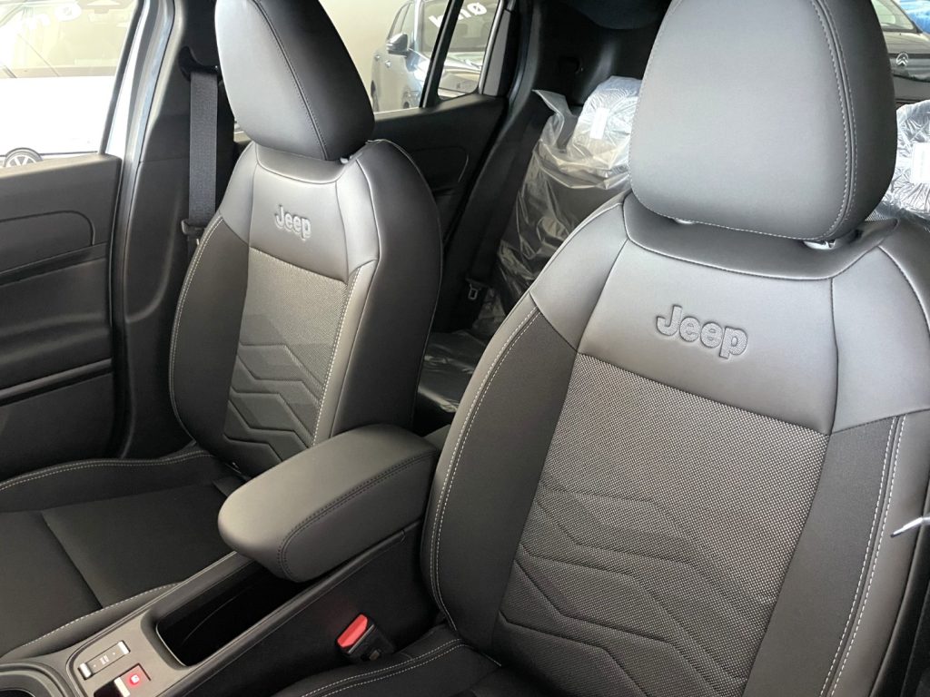 JEEP Avenger 1.2 Altitude 110 CV MHEV DCT KM0 MY26 - immagine 18