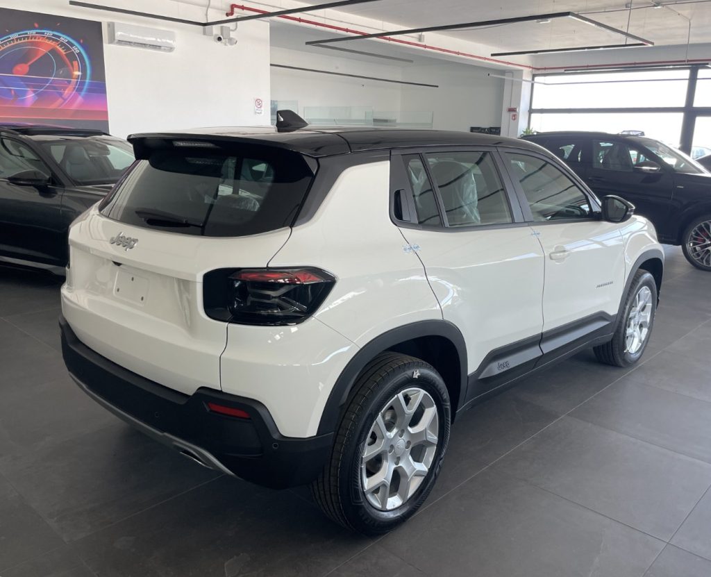JEEP Avenger 1.2 Altitude 110 CV MHEV DCT KM0 MY26 - immagine 7
