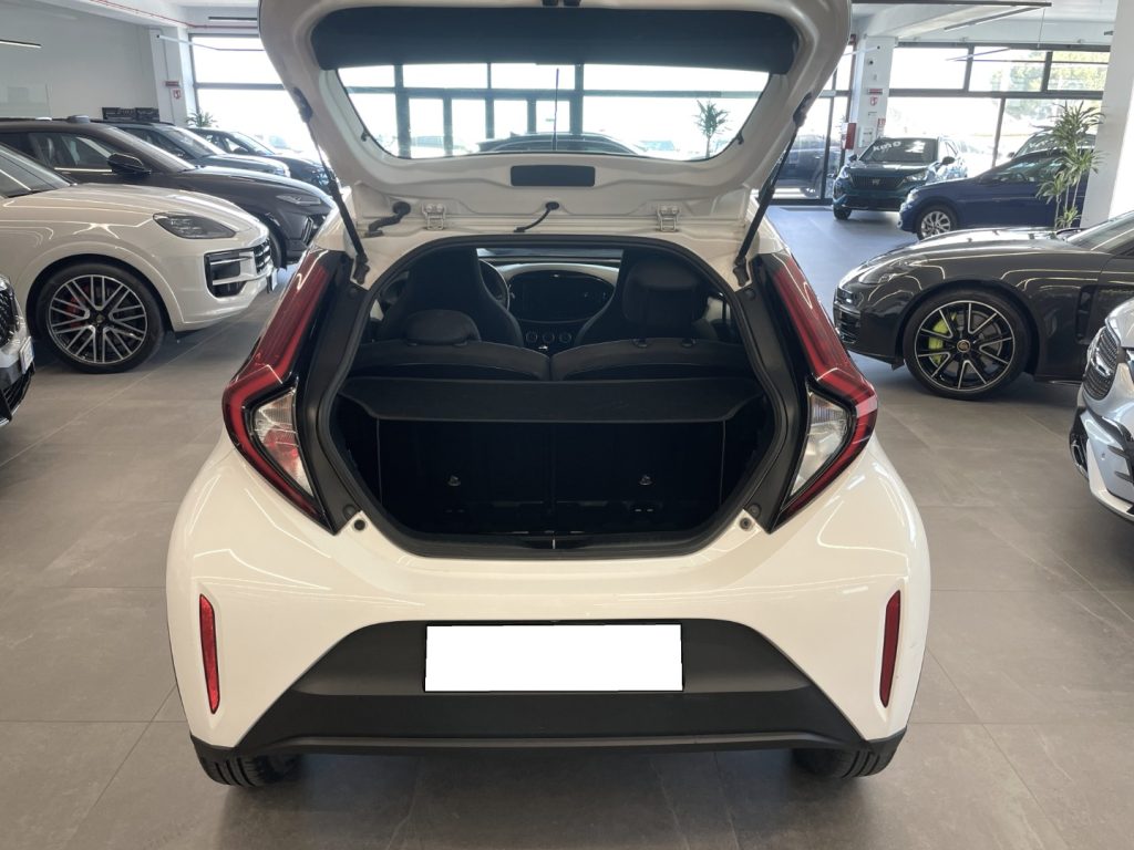 TOYOTA Aygo X 1.0 VVT-i 72 CV Active - immagine 16
